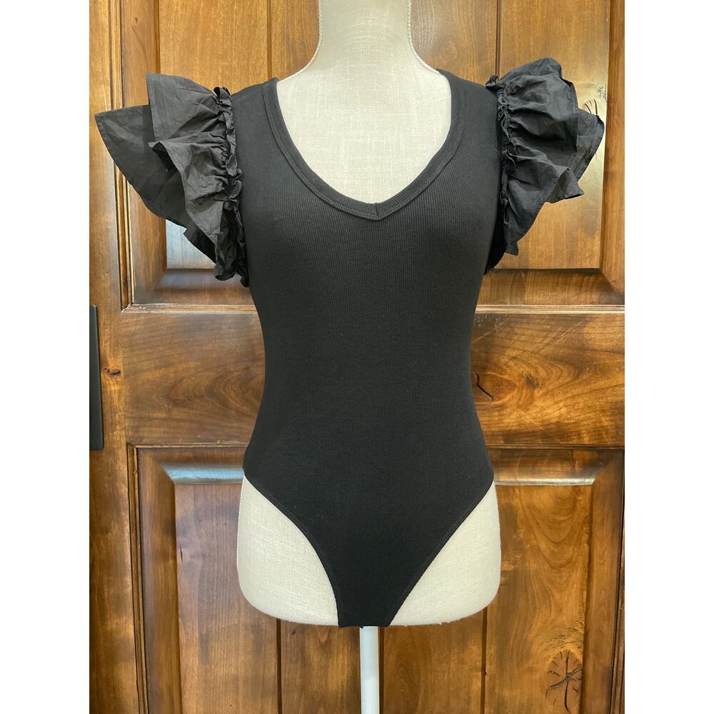 American Threads Ruffled Ribbed V-Neck Thong Black Bodysuit Medium